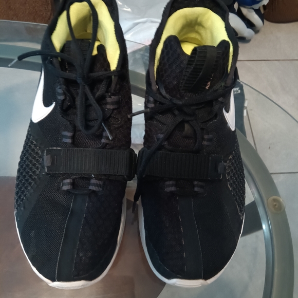 Nike shoes - Picture 2 of 4